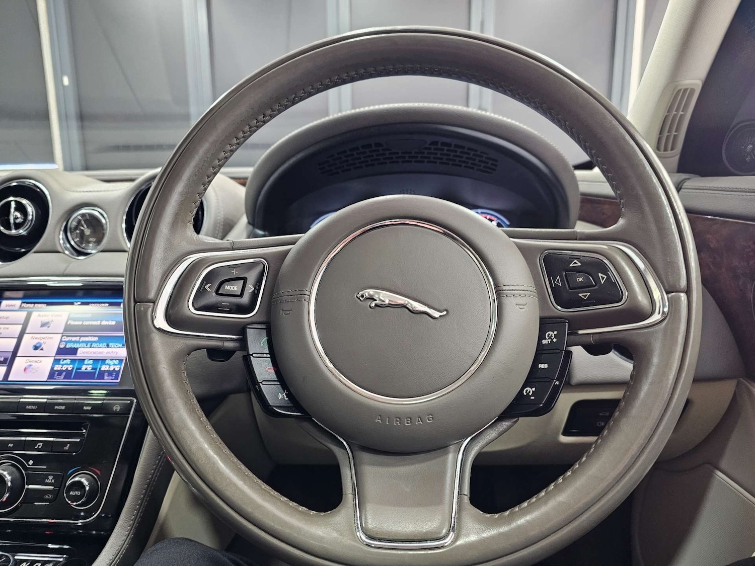 Used Jaguar XJ 2014 for sale - 77318484: Photo 57