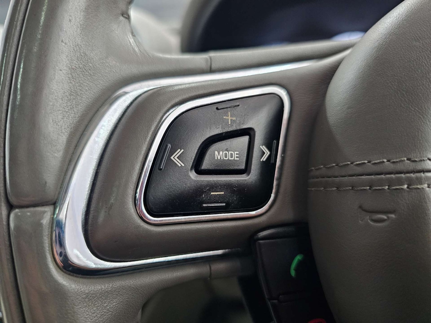 Used Jaguar XJ 2014 for sale - 77318484: Photo 60