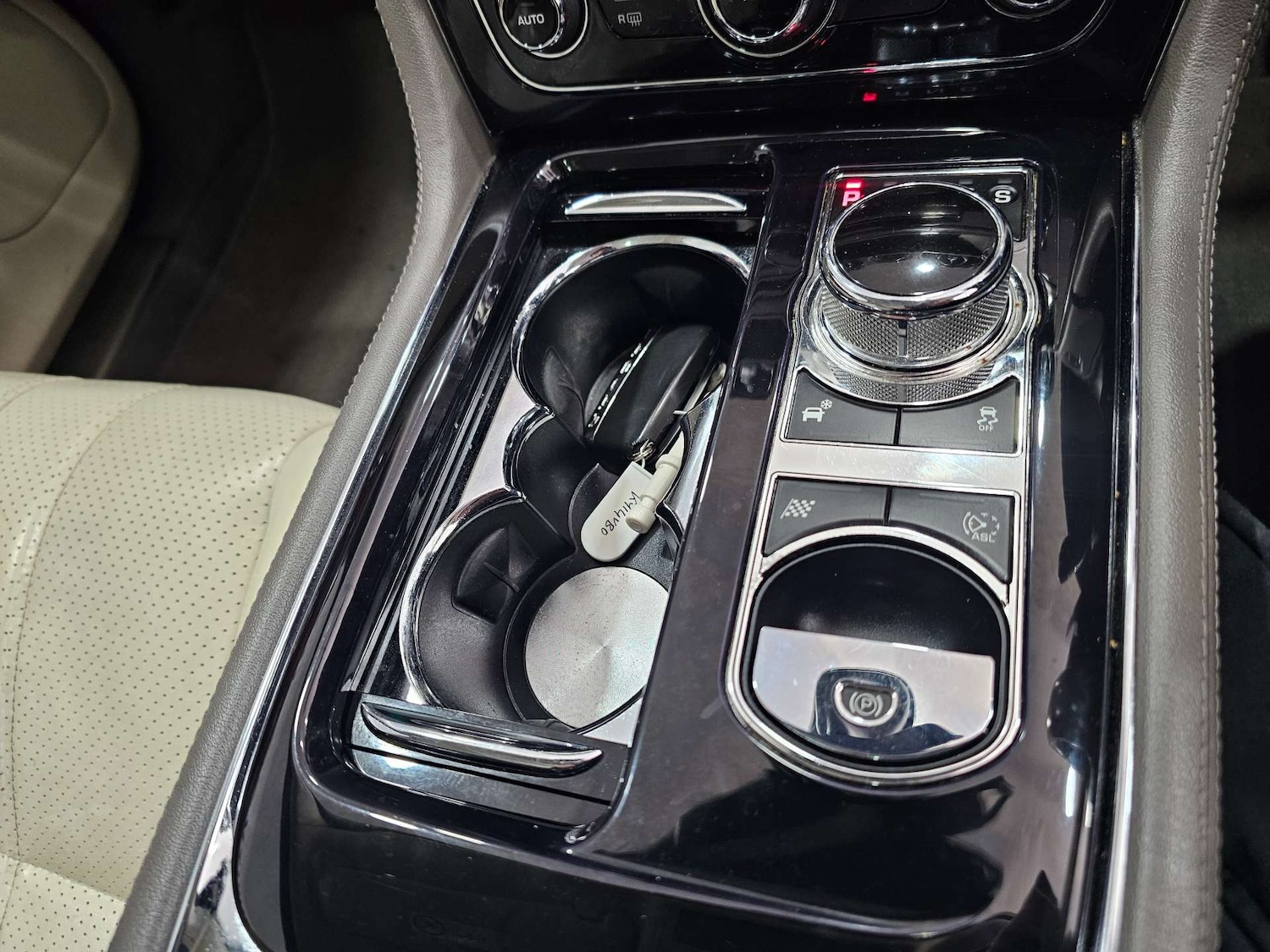 Used Jaguar XJ 2014 for sale - 77318484: Photo 65