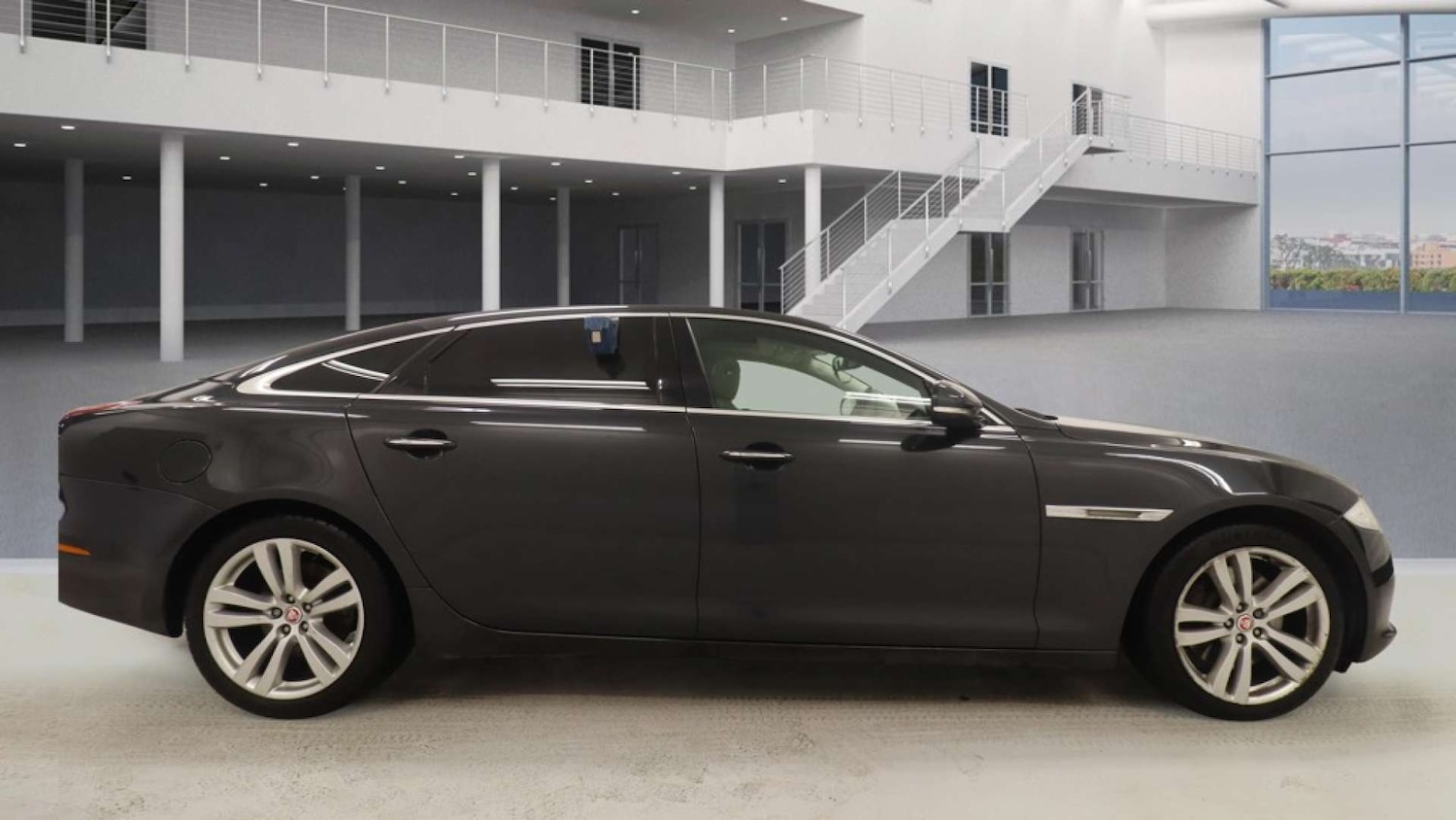 Used Jaguar XJ 2014 for sale - 77318484: Photo 7