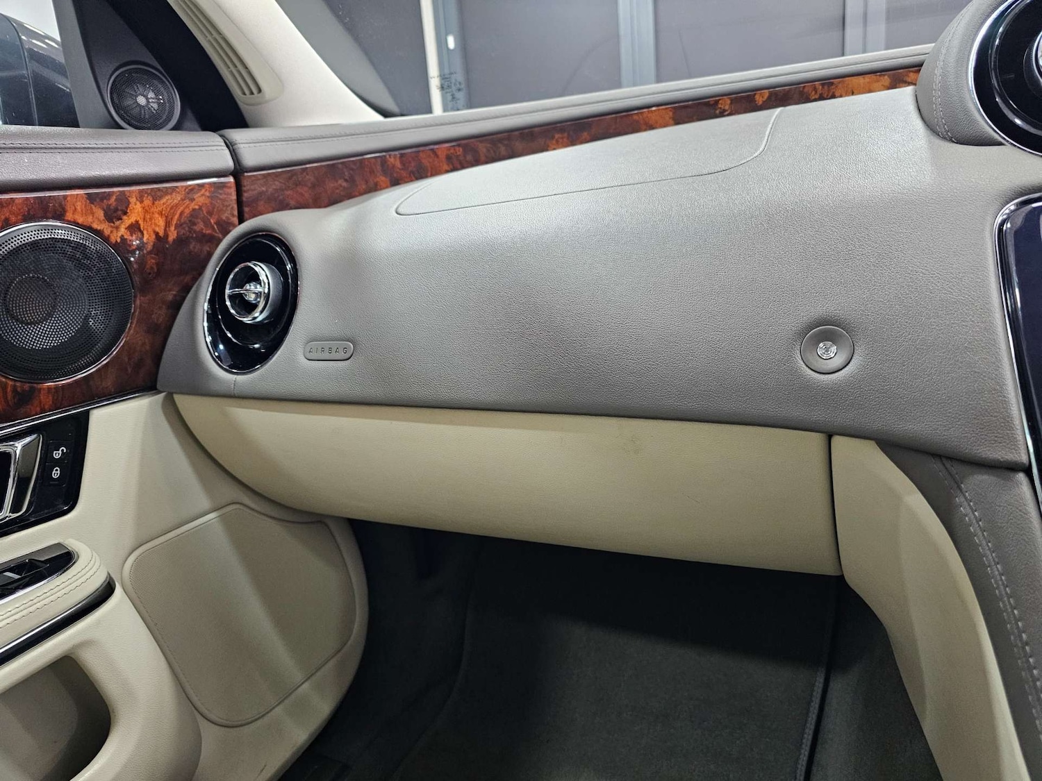 Used Jaguar XJ 2014 for sale - 77318484: Photo 72