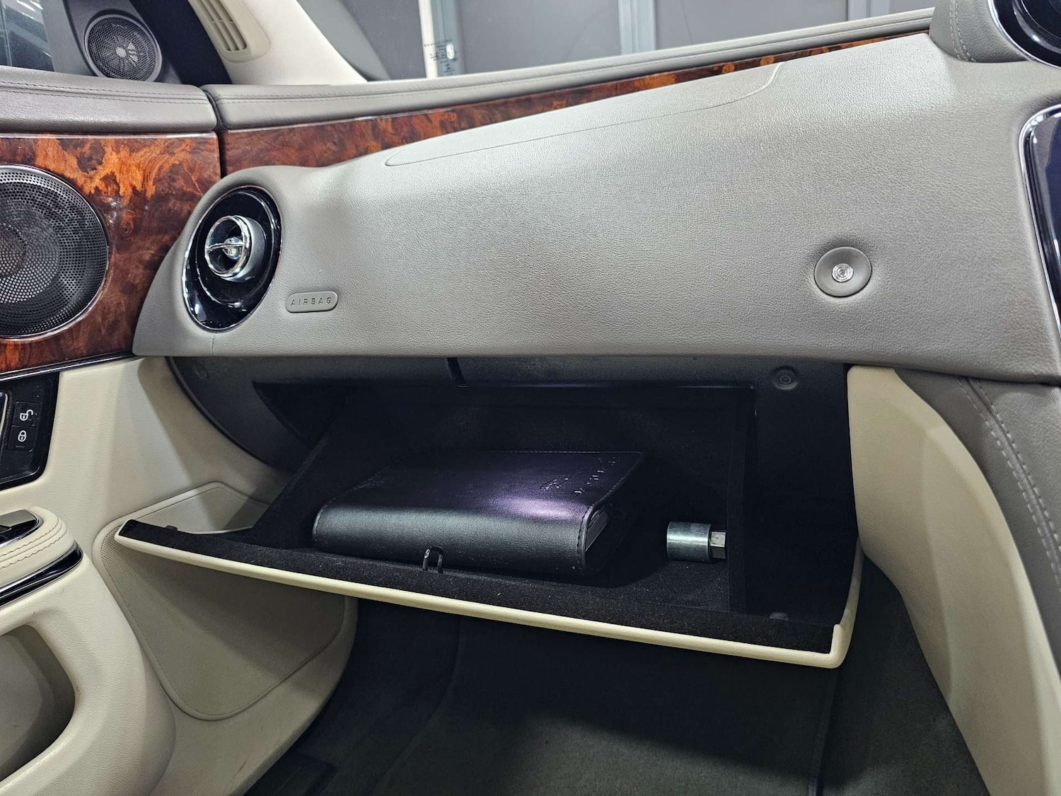 Used Jaguar XJ 2014 for sale - 77318484: Photo 73