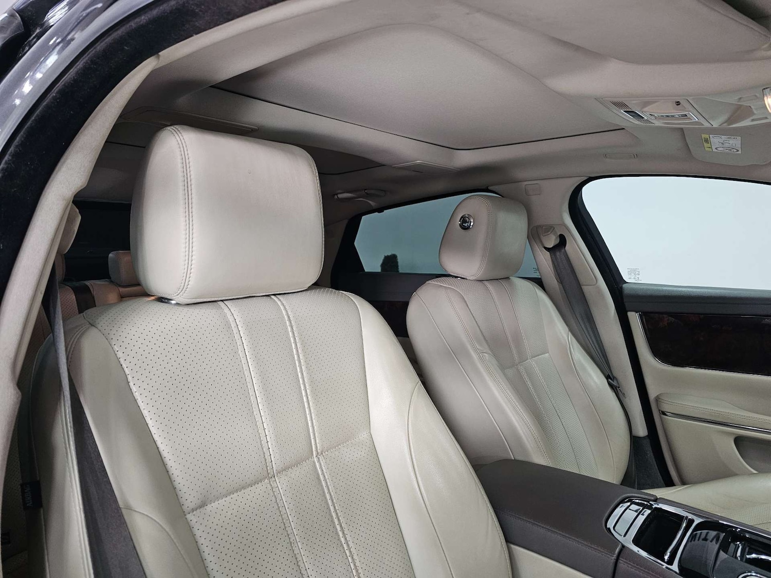 Used Jaguar XJ 2014 for sale - 77318484: Photo 75