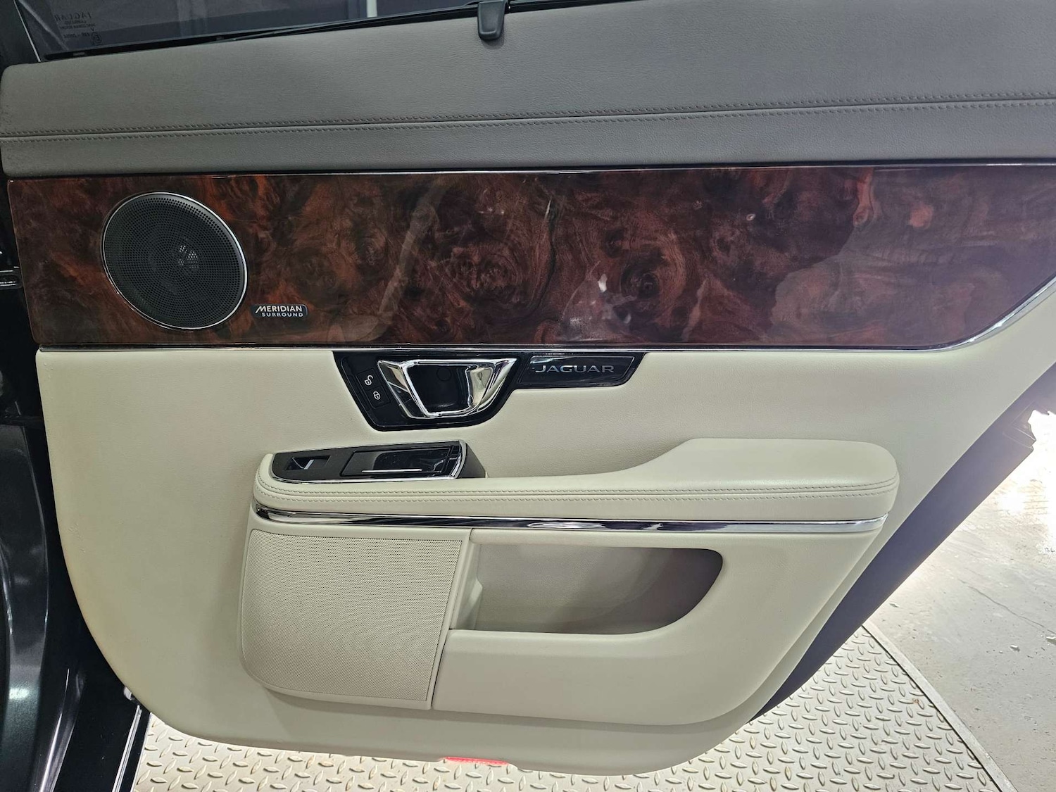 Used Jaguar XJ 2014 for sale - 77318484: Photo 76