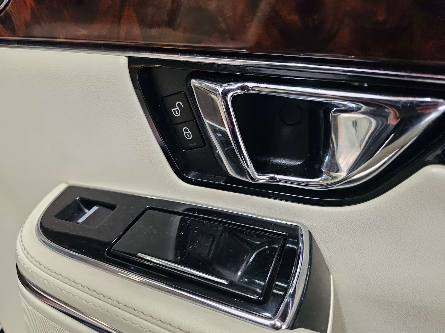 Used Jaguar XJ 2014 for sale - 77318484: Photo 77