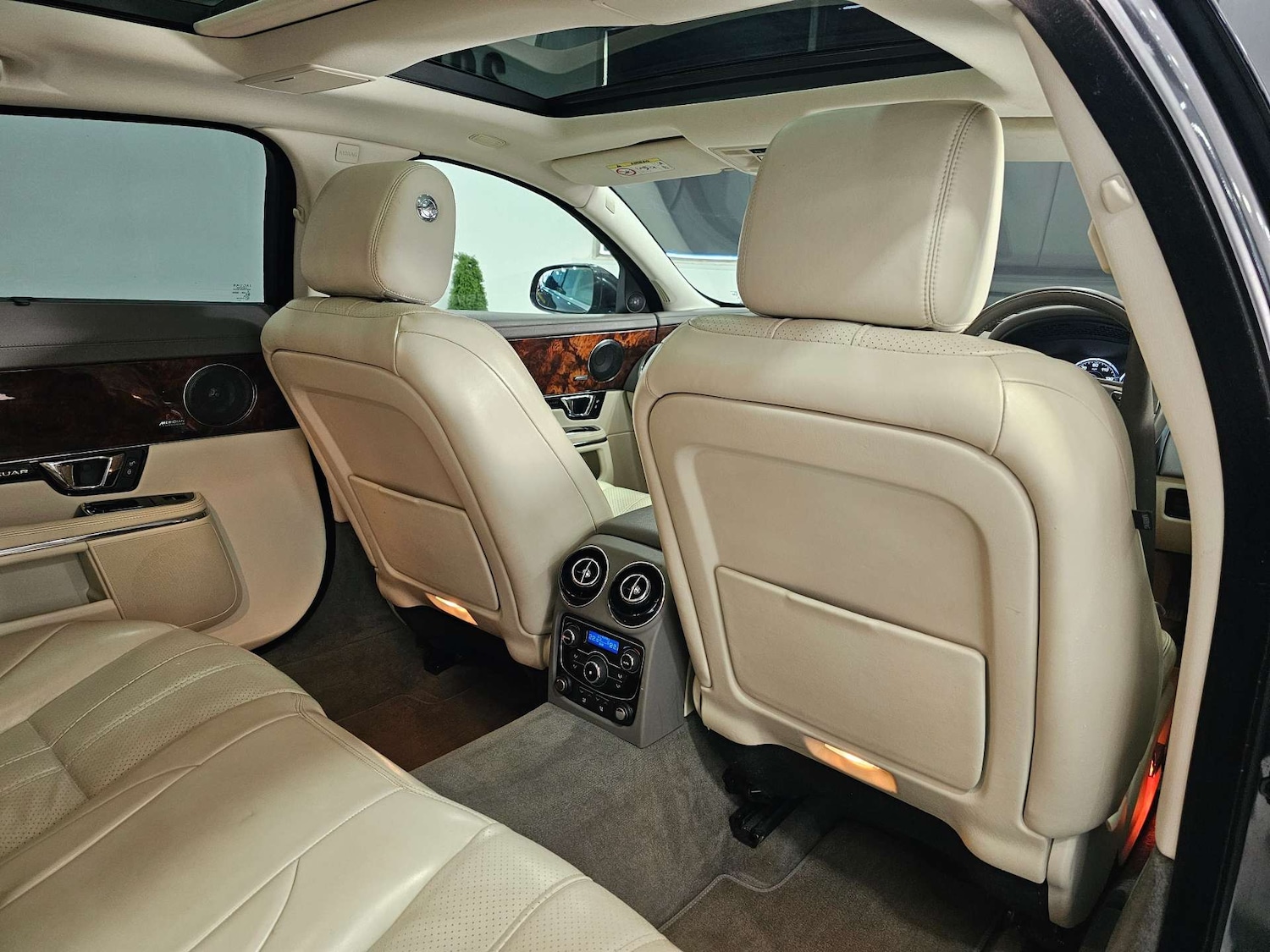 Used Jaguar XJ 2014 for sale - 77318484: Photo 80