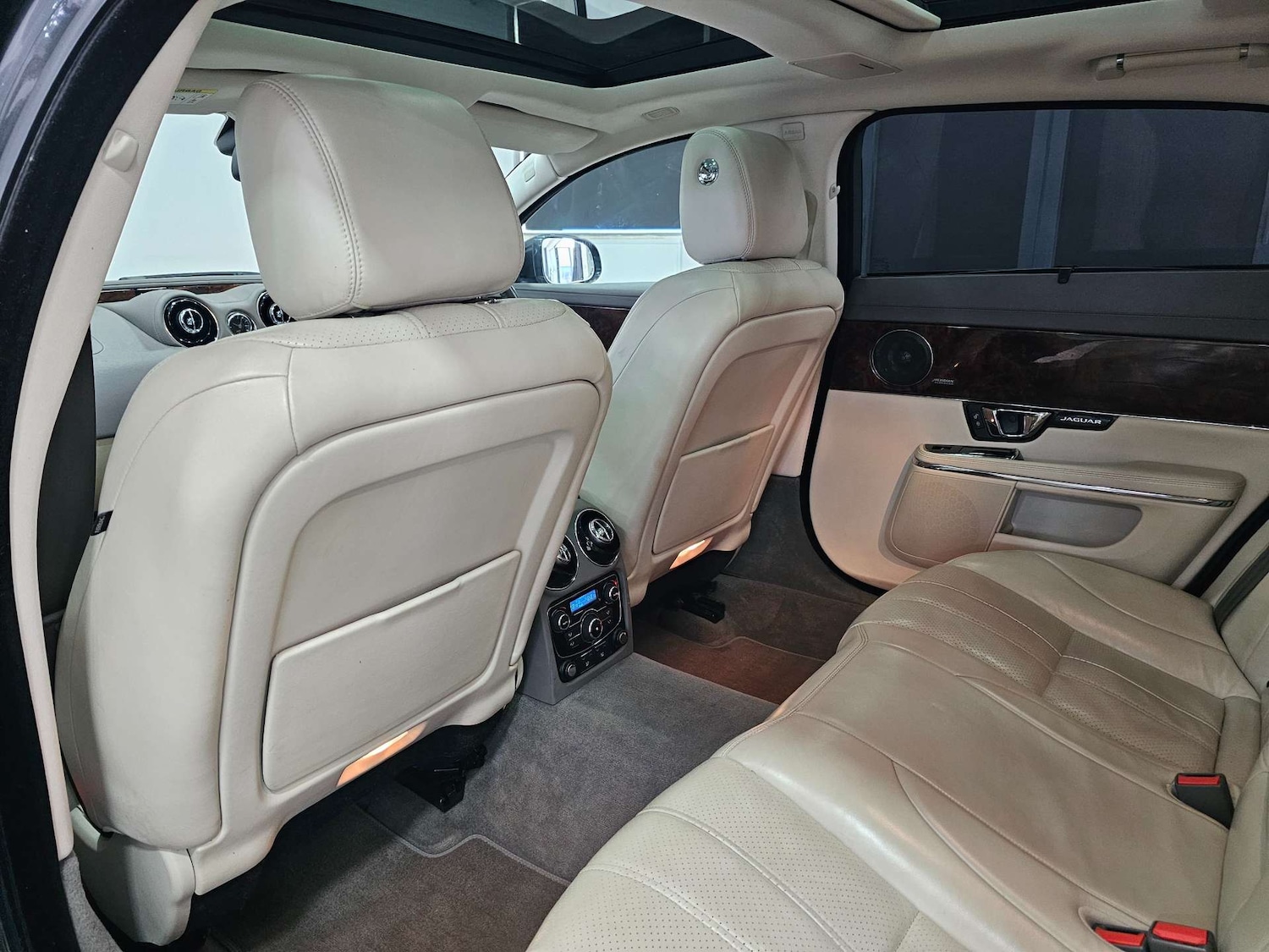 Used Jaguar XJ 2014 for sale - 77318484: Photo 91