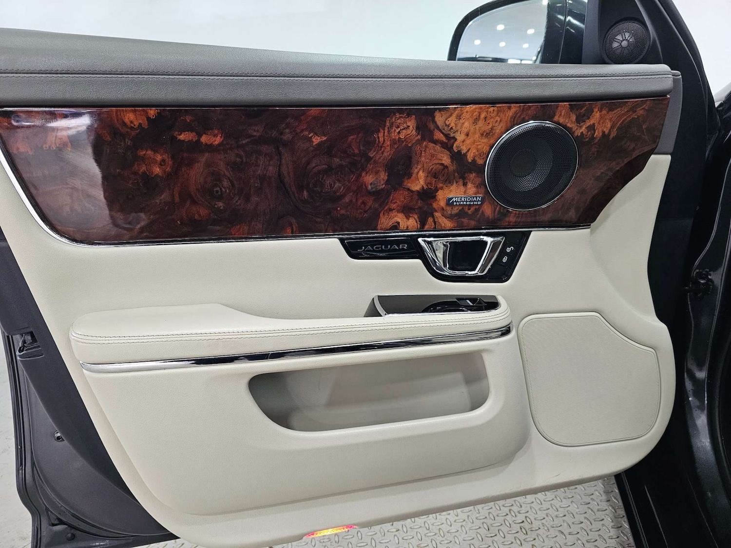 Used Jaguar XJ 2014 for sale - 77318484: Photo 94