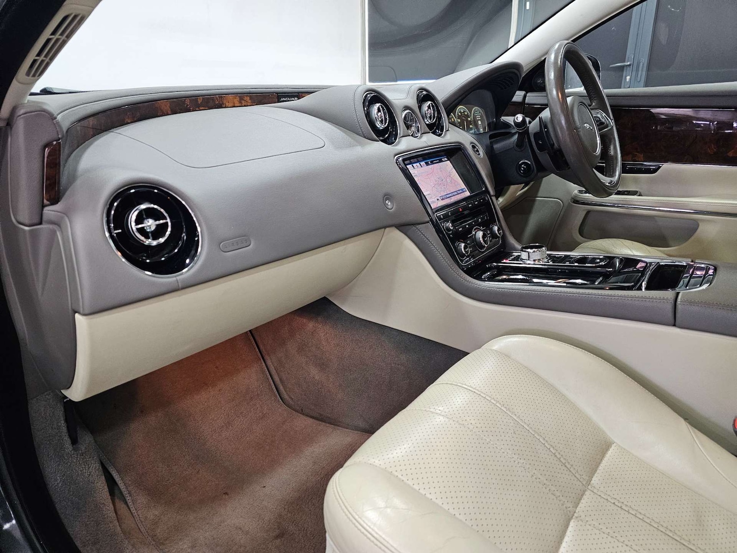 Used Jaguar XJ 2014 for sale - 77318484: Photo 96