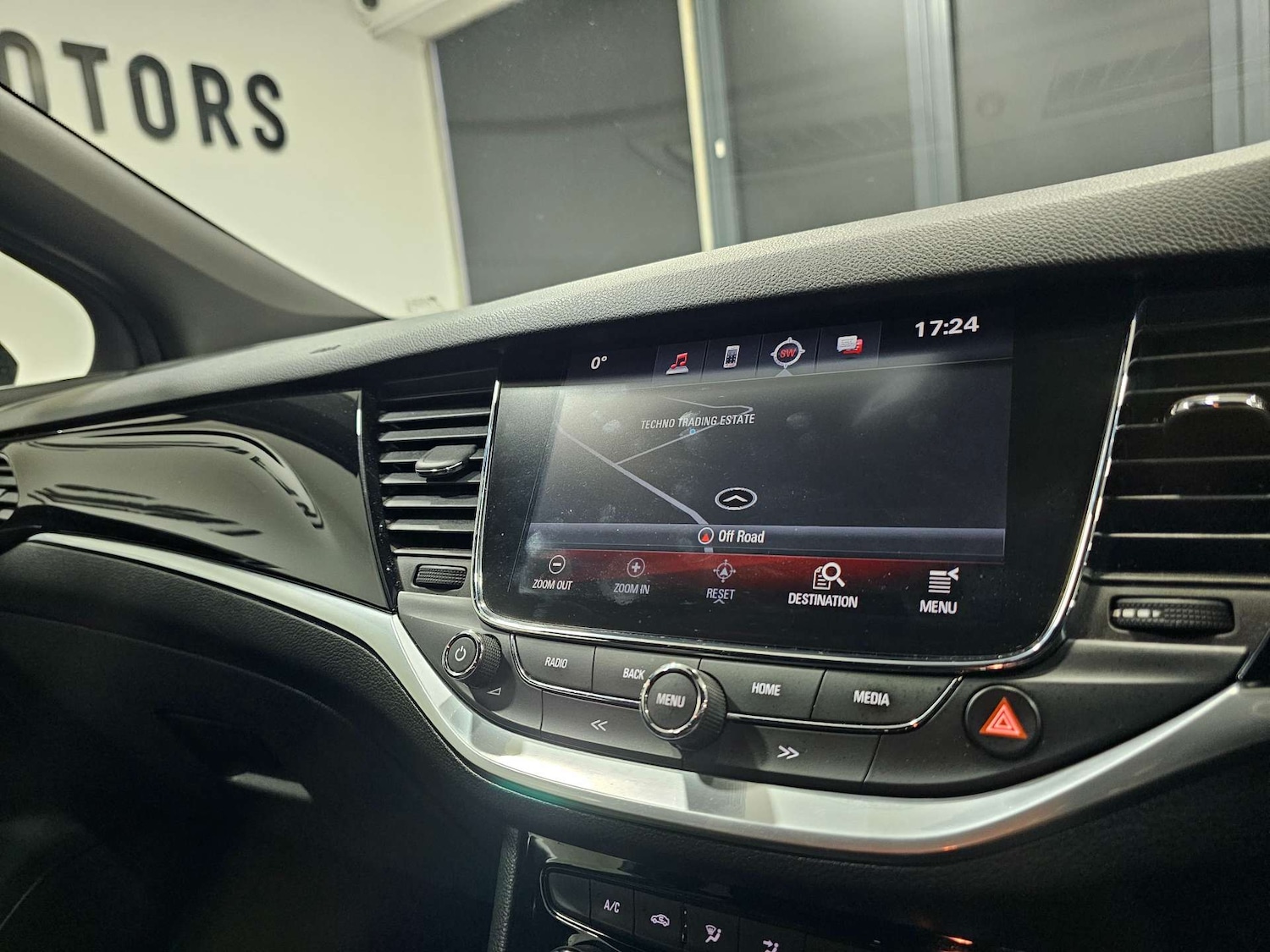 Used Vauxhall Astra 2016 for sale - 77850707: Photo 2