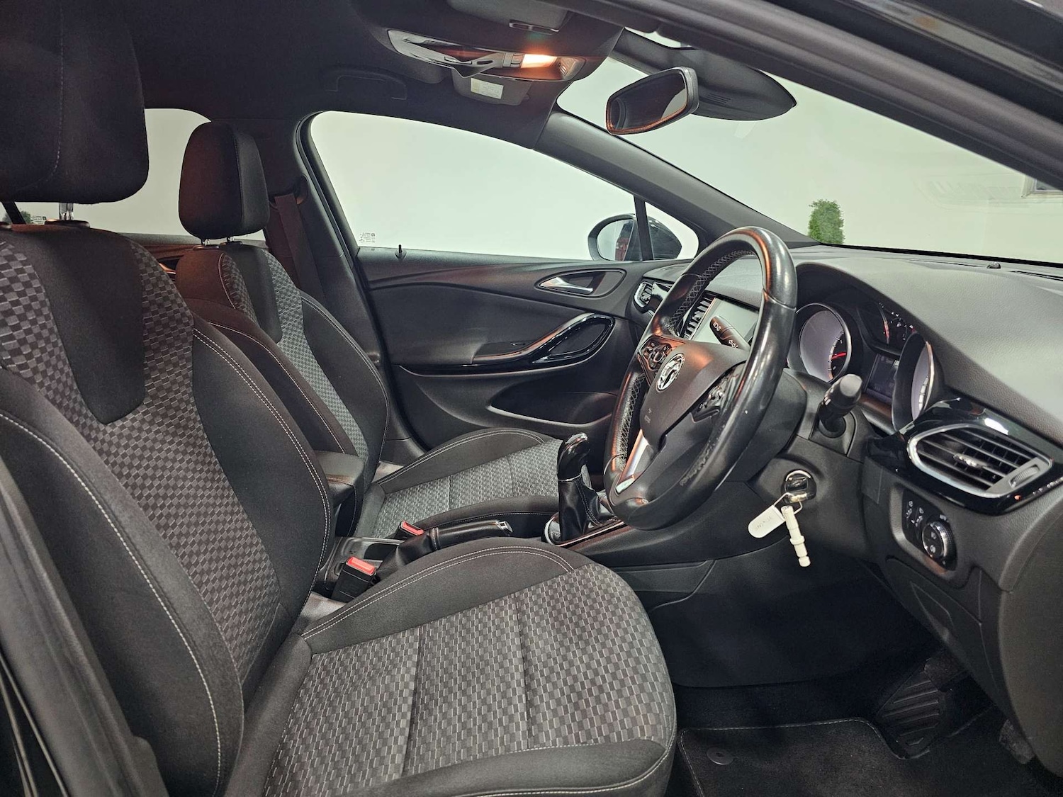 Used Vauxhall Astra 2016 for sale - 77850707: Photo 3