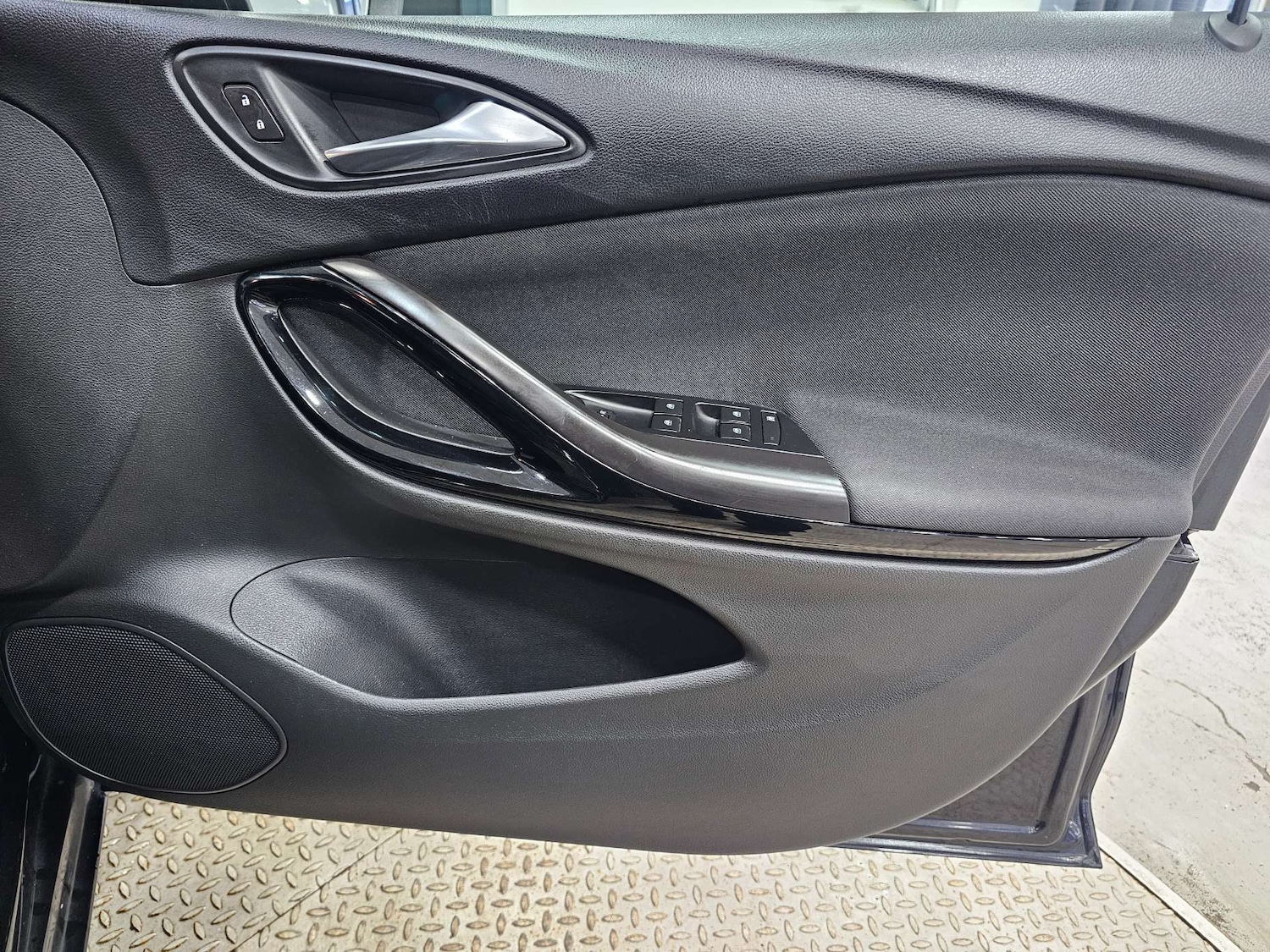 Used Vauxhall Astra 2016 for sale - 77850707: Photo 48