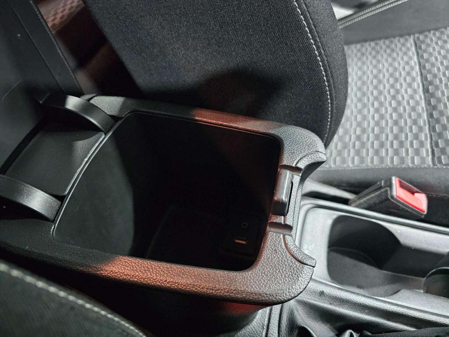 Used Vauxhall Astra 2016 for sale - 77850707: Photo 59