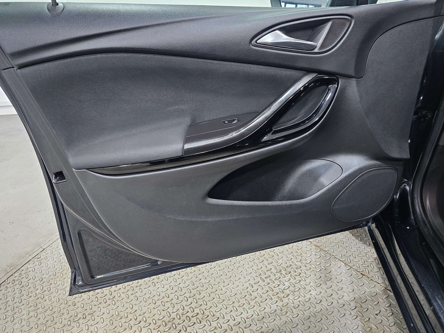 Used Vauxhall Astra 2016 for sale - 77850707: Photo 87