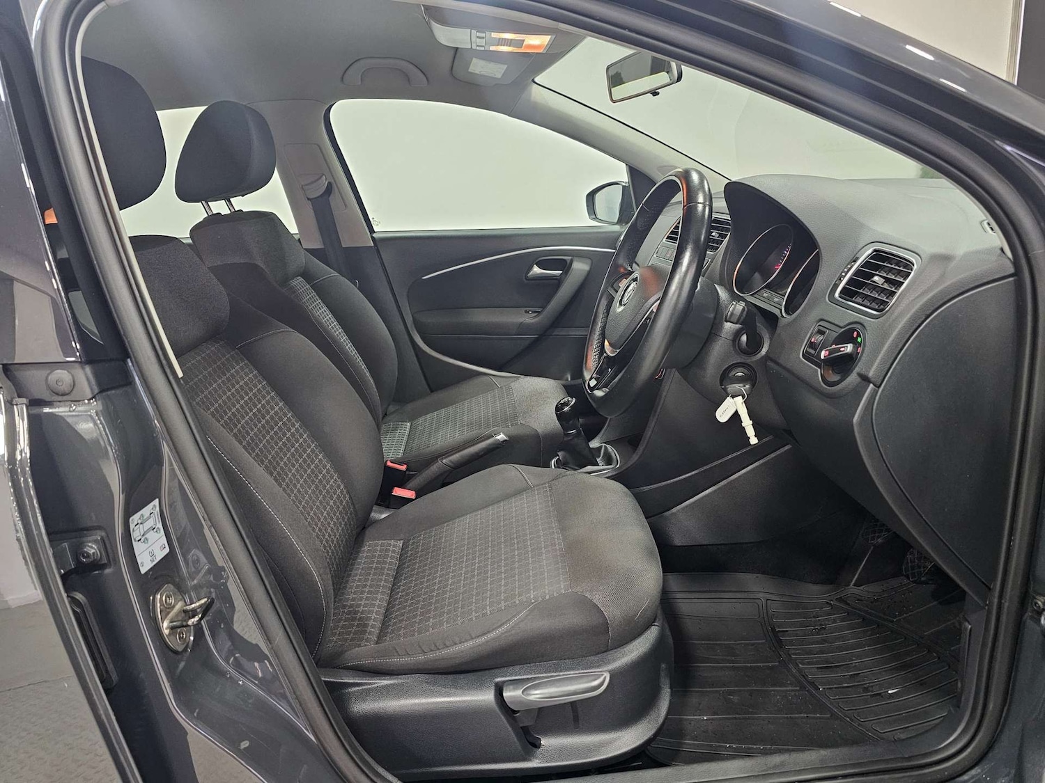 Used Volkswagen Polo 2016 for sale - 76972416: Photo 2