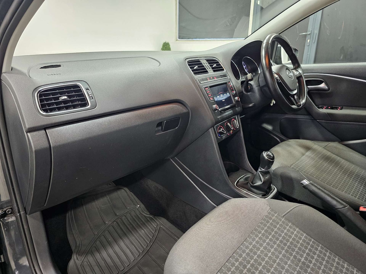 Used Volkswagen Polo 2016 for sale - 76972416: Photo 84