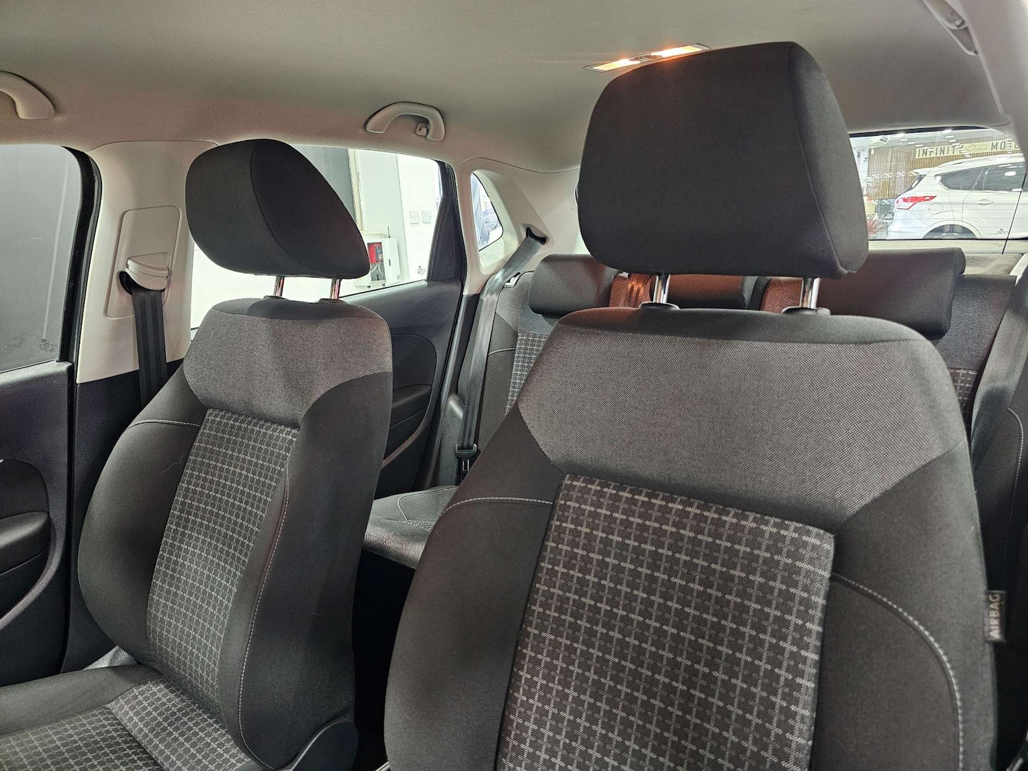 Used Volkswagen Polo 2016 for sale - 76972416: Photo 85