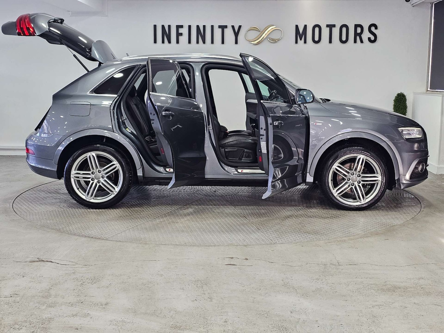 Used Audi Q3 2014 for sale - 77249264: Photo 41