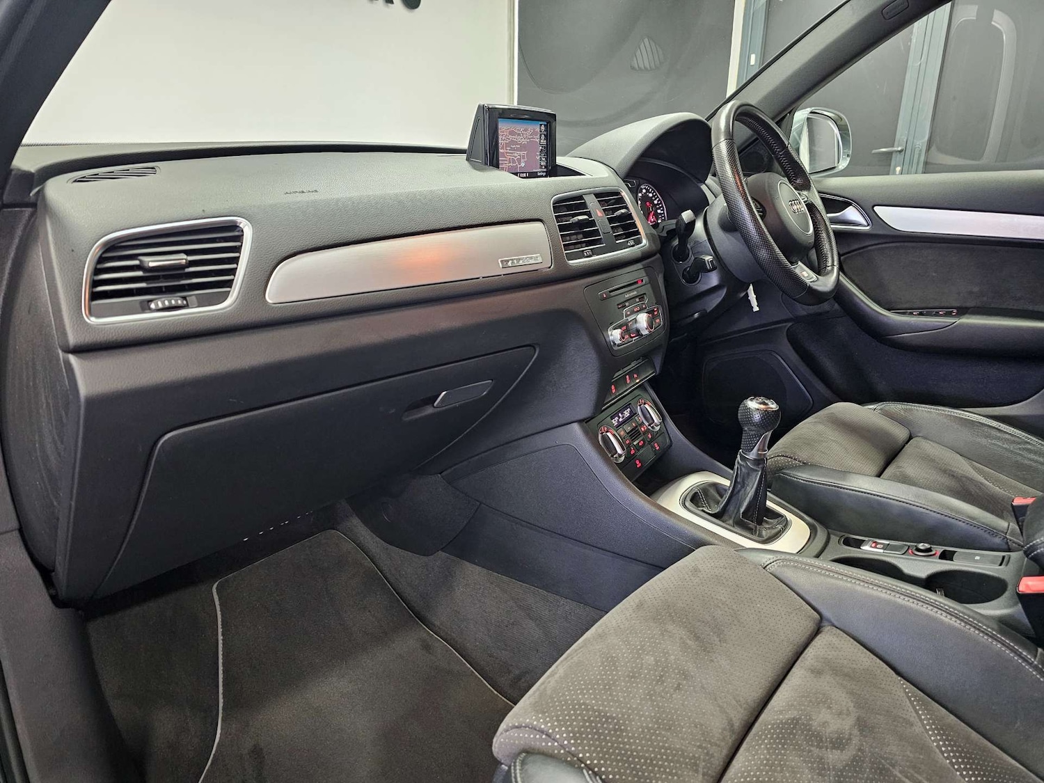 Used Audi Q3 2014 for sale - 77249264: Photo 95