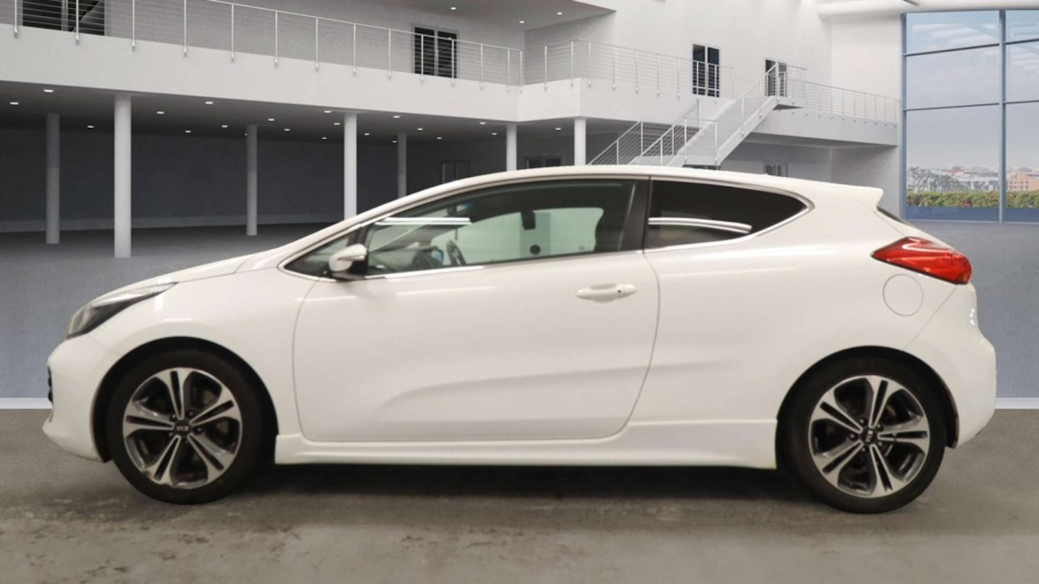 Used Kia Pro Ceed 2015 for sale - 76972477: Photo 7