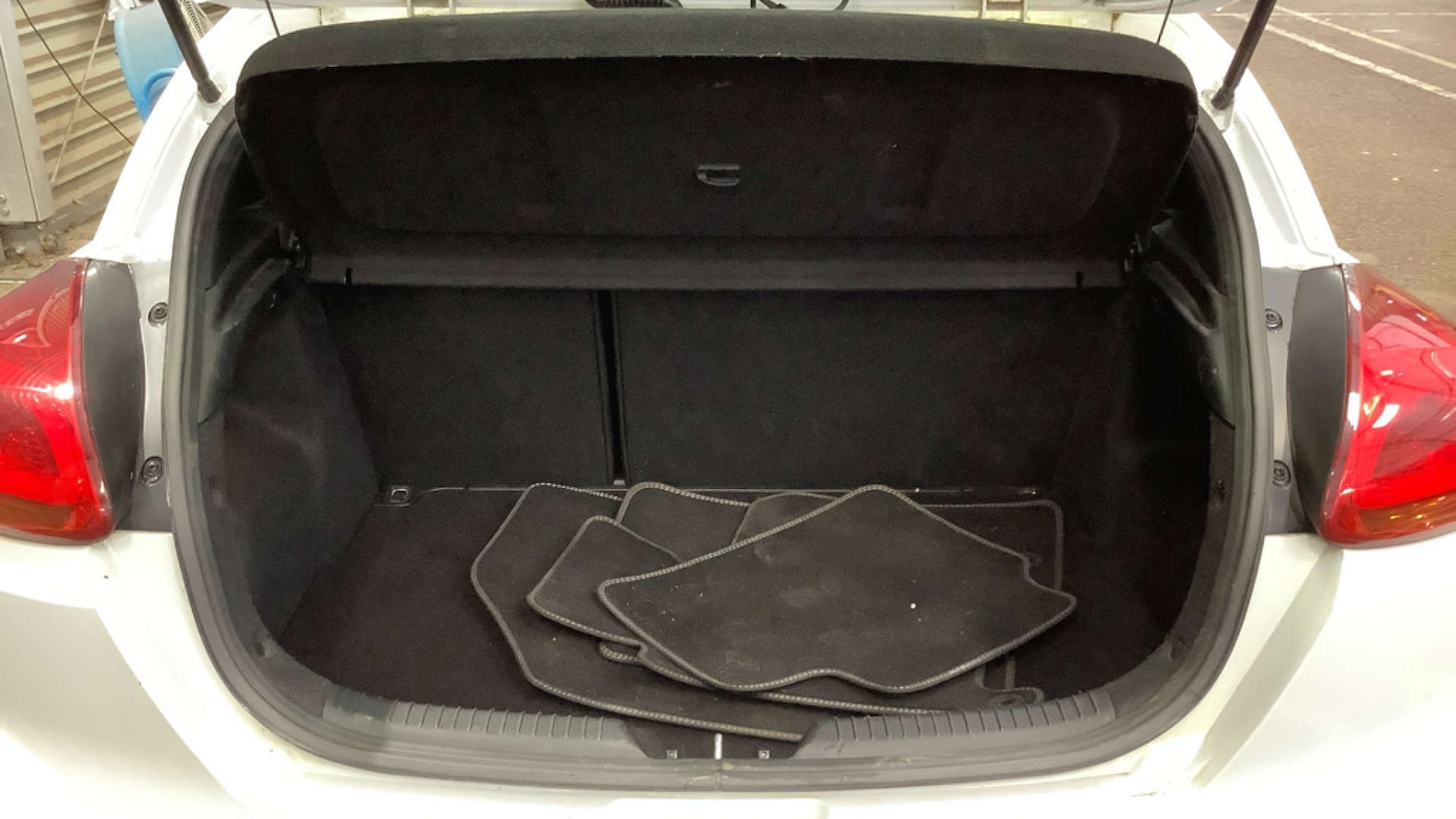 Used Kia Pro Ceed 2015 for sale - 76972477: Photo 8