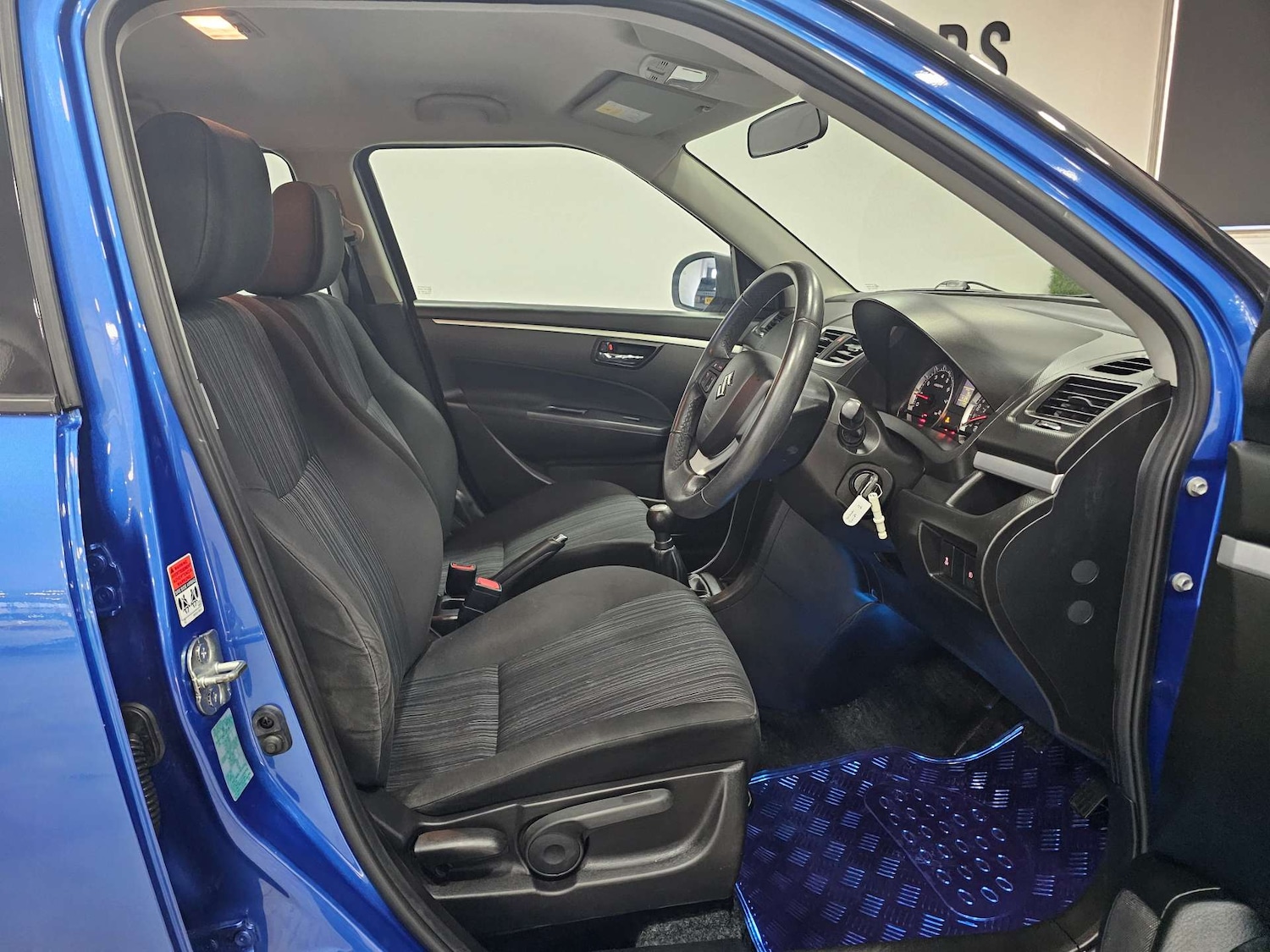 Used Suzuki Swift 2016 for sale - 76972458: Photo 2