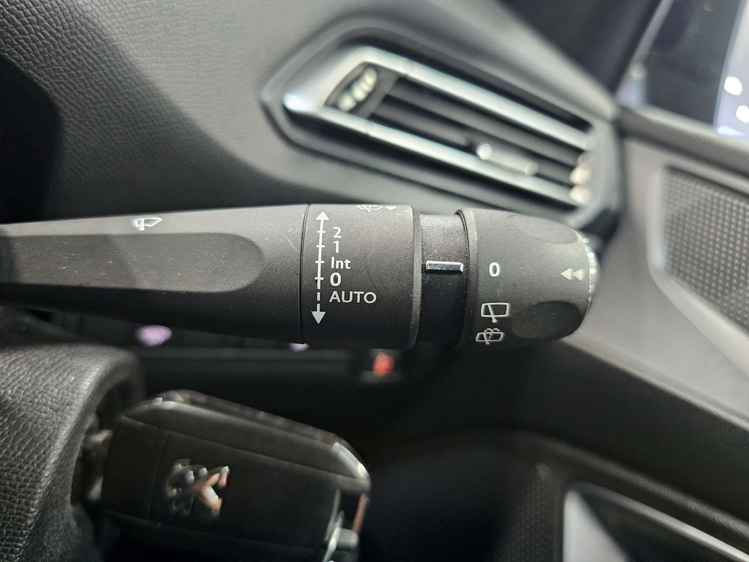 Used Peugeot 308 2018 for sale - 76972449: Photo 32