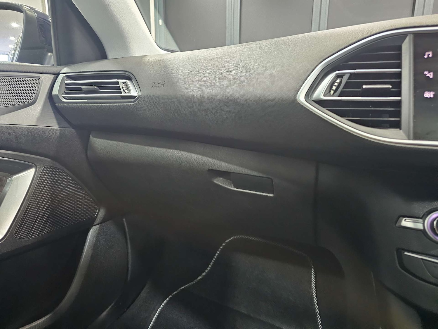 Used Peugeot 308 2018 for sale - 76972449: Photo 42