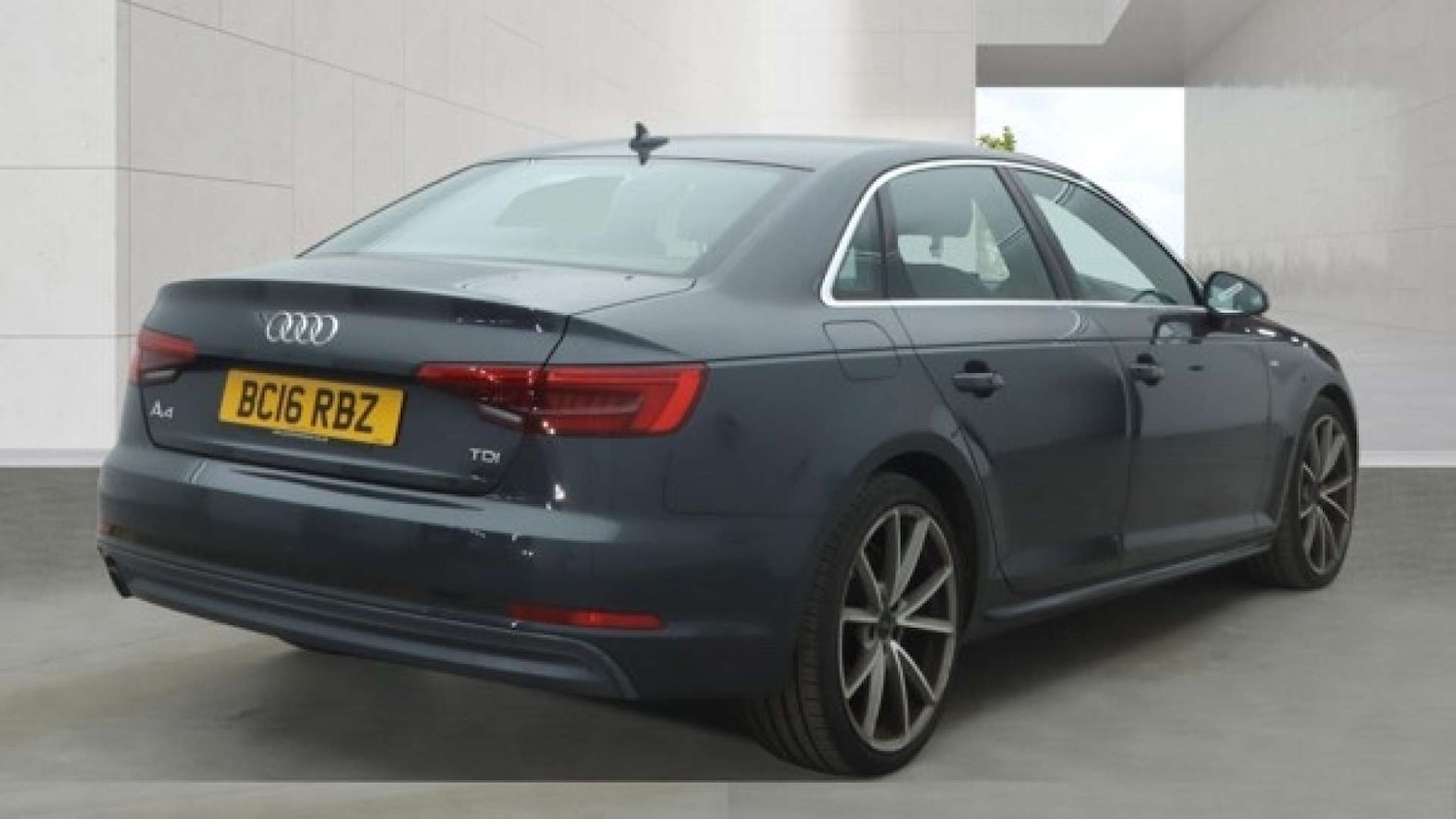 Used Audi A4 2016 for sale - 78218180: Photo 4