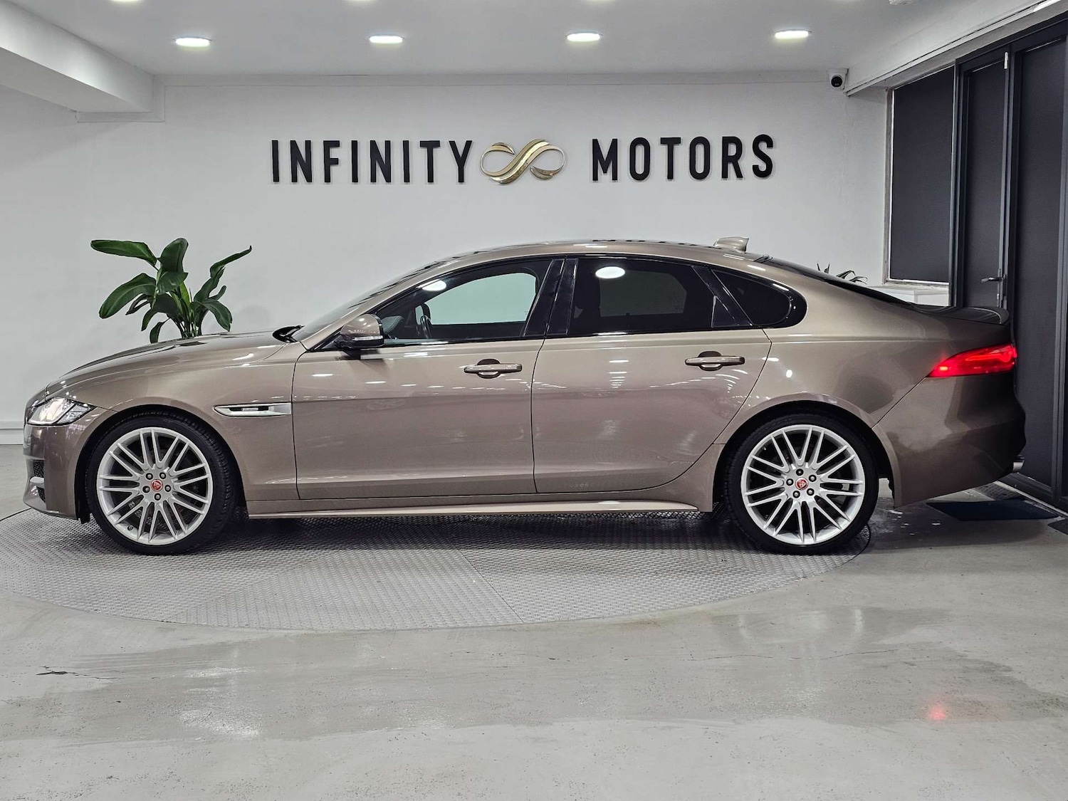 Used Jaguar XF 2016 for sale - 77745463: Photo 18