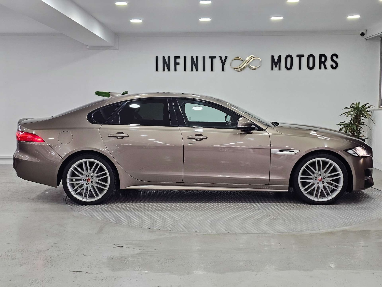 Used Jaguar XF 2016 for sale - 77745463: Photo 24