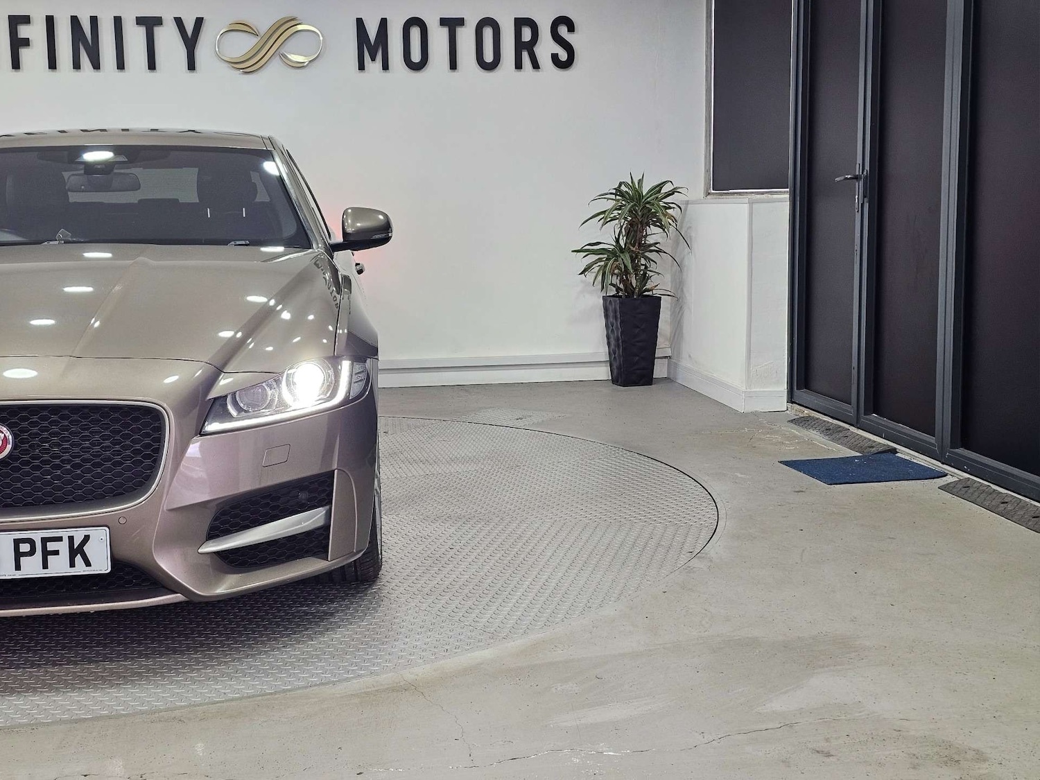 Used Jaguar XF 2016 for sale - 77745463: Photo 32