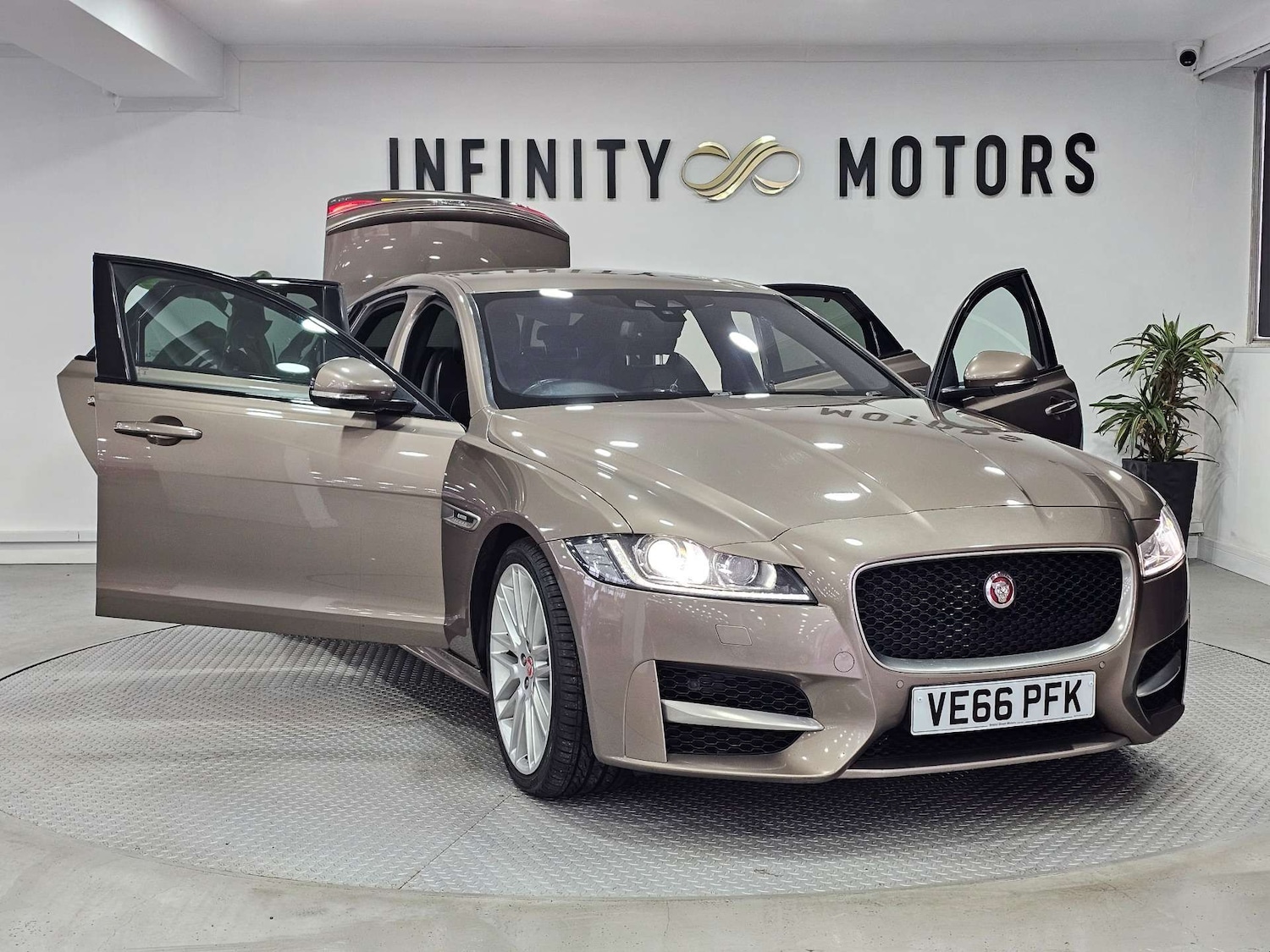 Used Jaguar XF 2016 for sale - 77745463: Photo 43