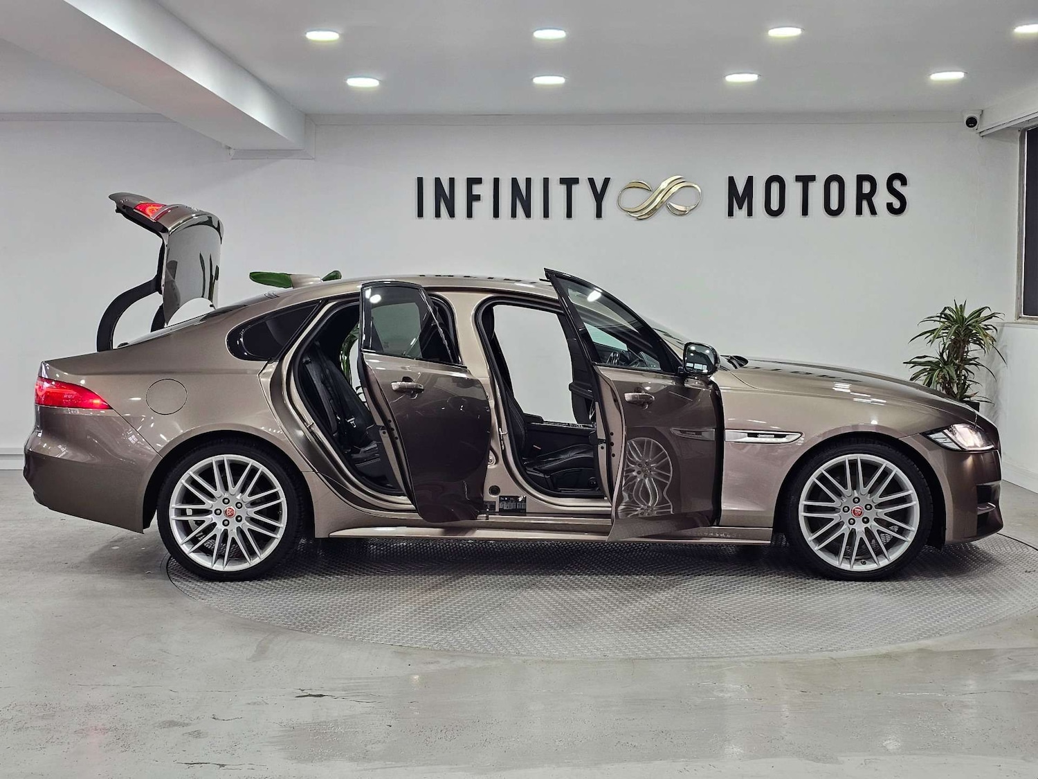 Used Jaguar XF 2016 for sale - 77745463: Photo 44