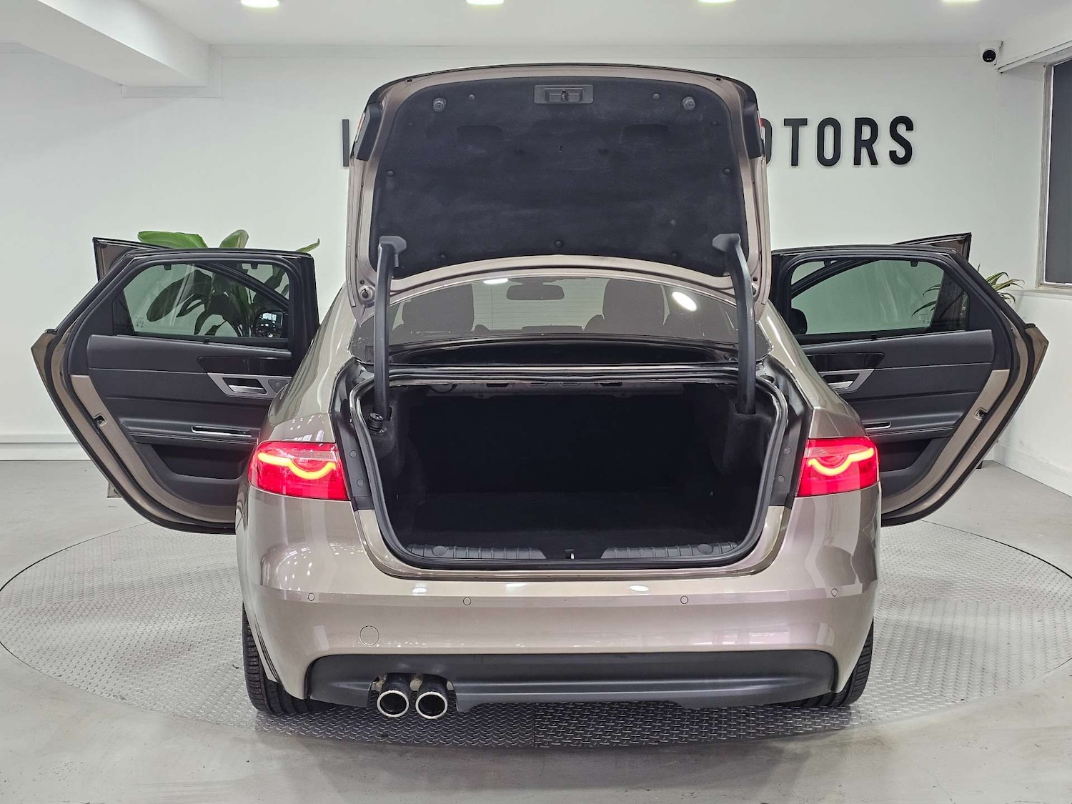 Used Jaguar XF 2016 for sale - 77745463: Photo 45