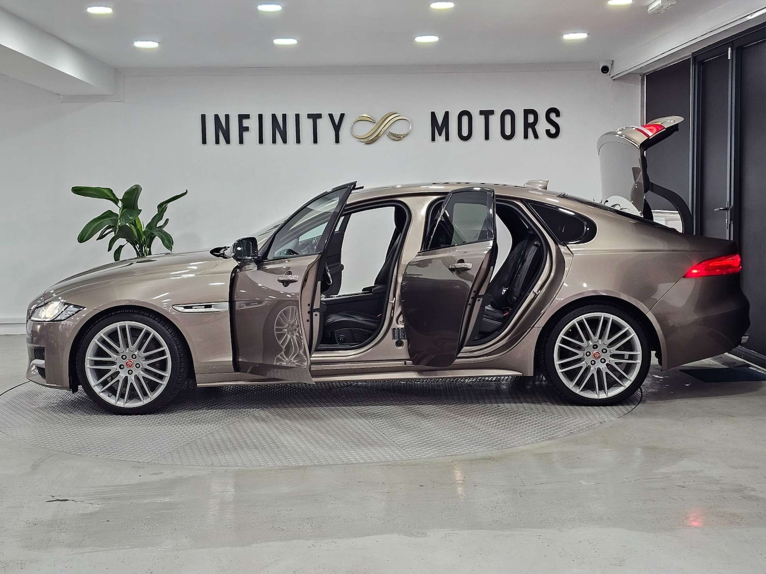 Used Jaguar XF 2016 for sale - 77745463: Photo 46