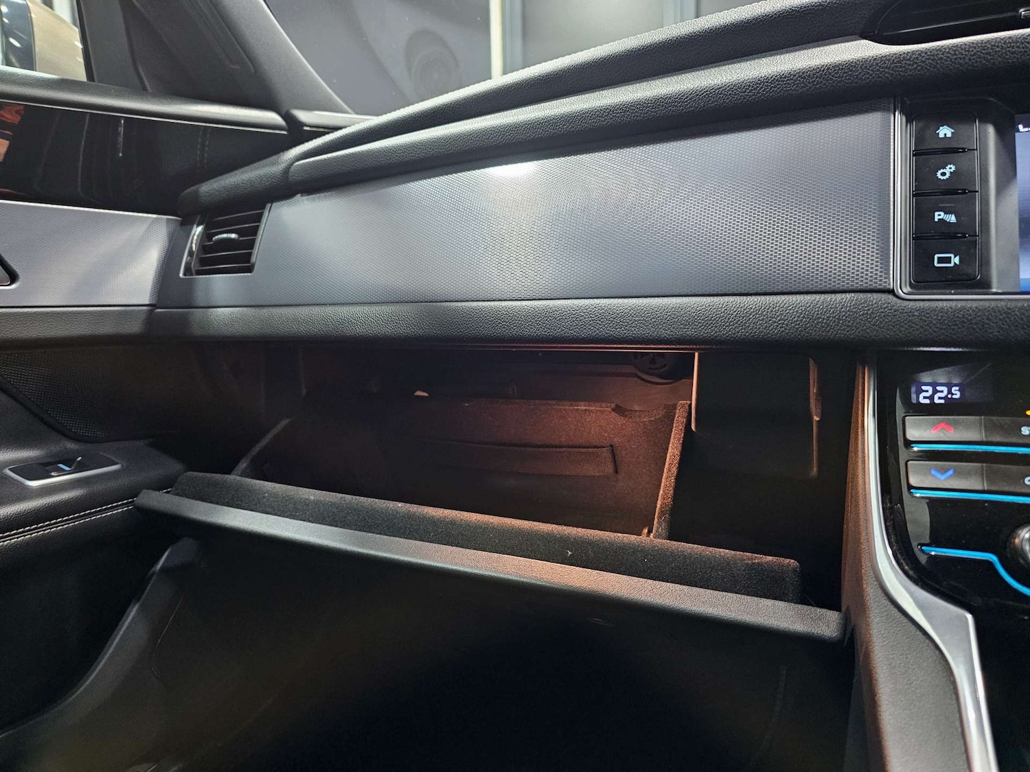 Used Jaguar XF 2016 for sale - 77745463: Photo 71