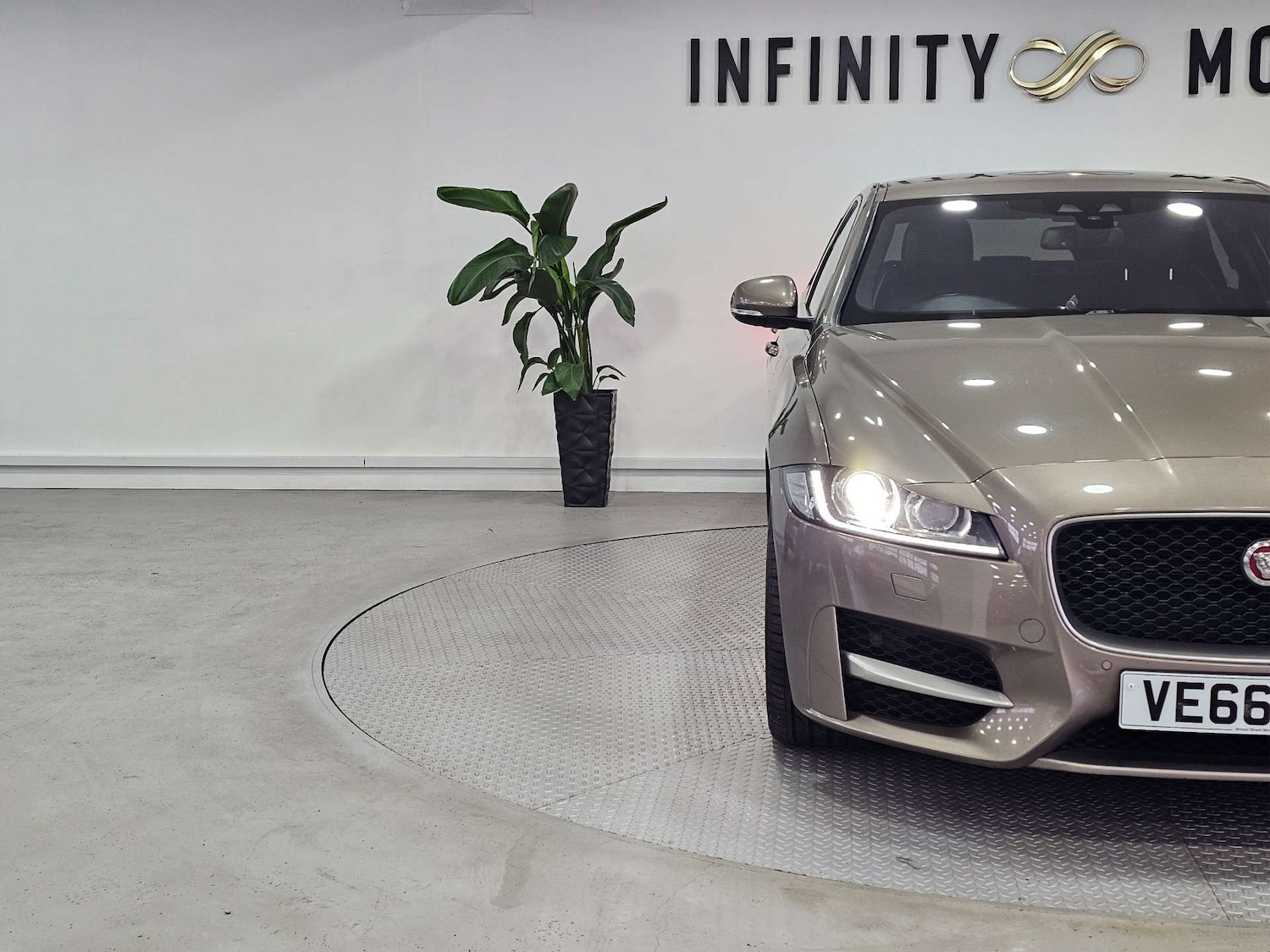 Used Jaguar XF 2016 for sale - 77745463: Photo 9