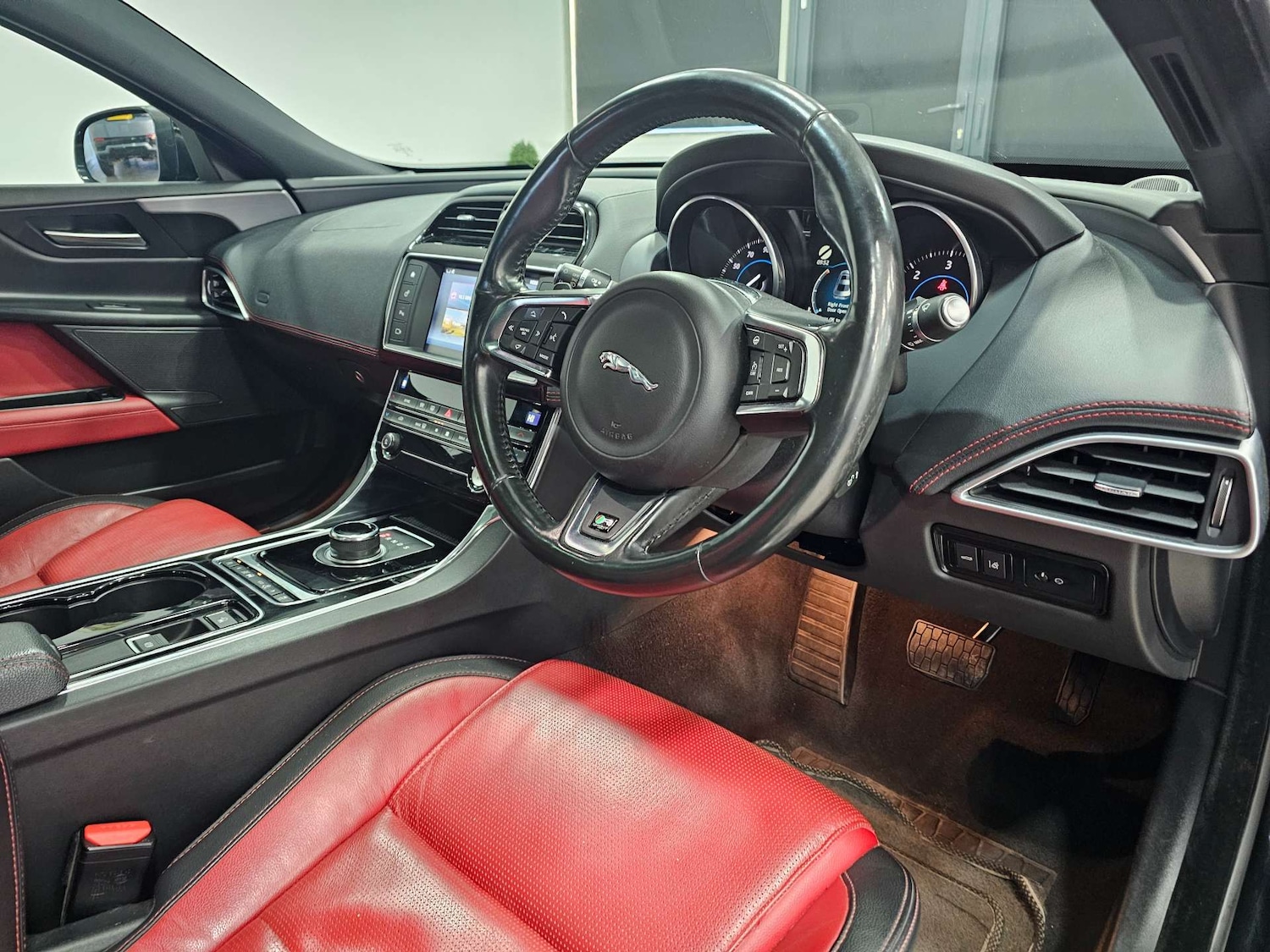 Used Jaguar XE 2016 for sale - 76972450: Photo 13