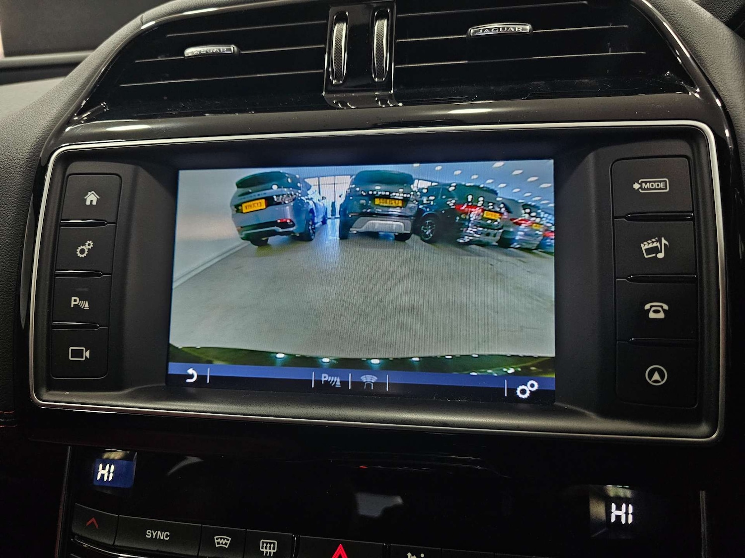 Used Jaguar XE 2016 for sale - 76972450: Photo 2