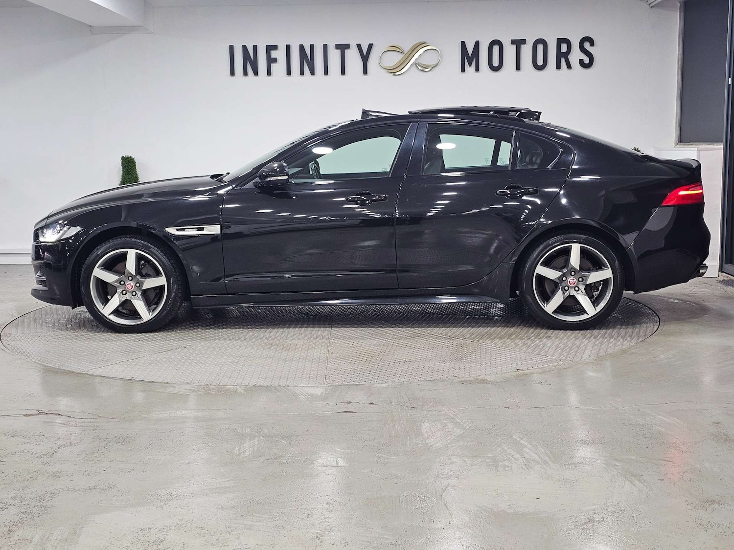 Used Jaguar XE 2016 for sale - 76972450: Photo 20