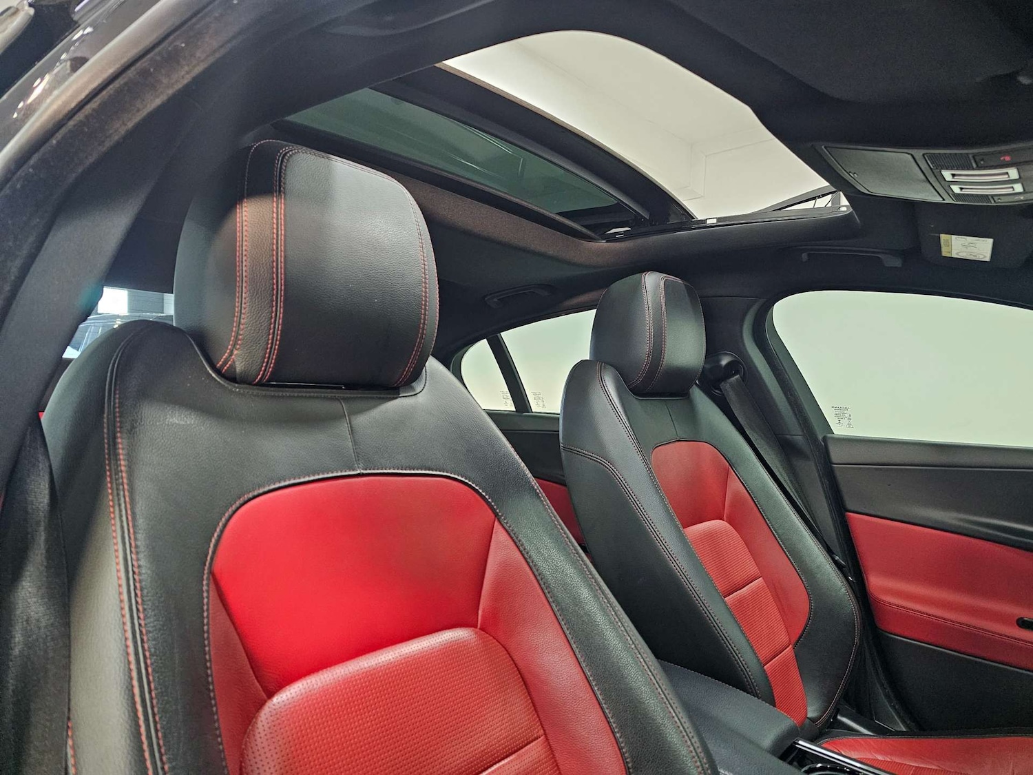 Used Jaguar XE 2016 for sale - 76972450: Photo 3