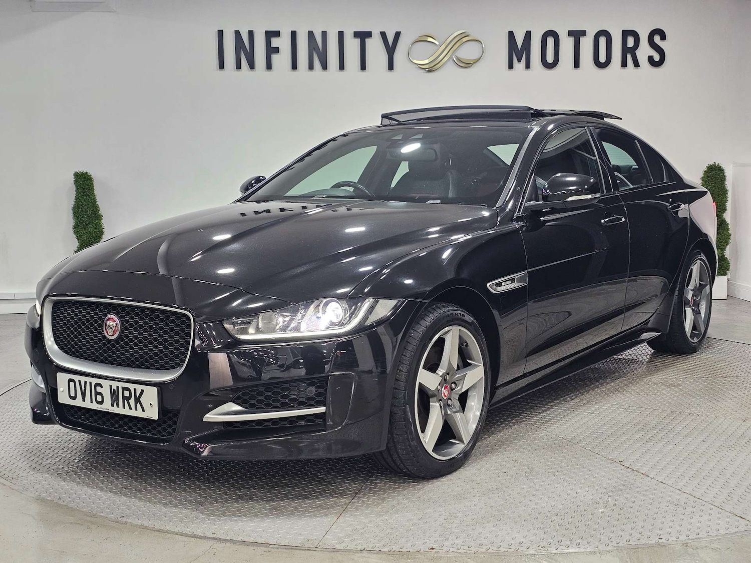 Used Jaguar XE 2016 for sale - 76972450: Photo 4