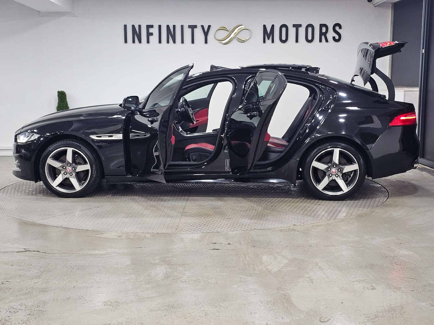 Used Jaguar XE 2016 for sale - 76972450: Photo 46