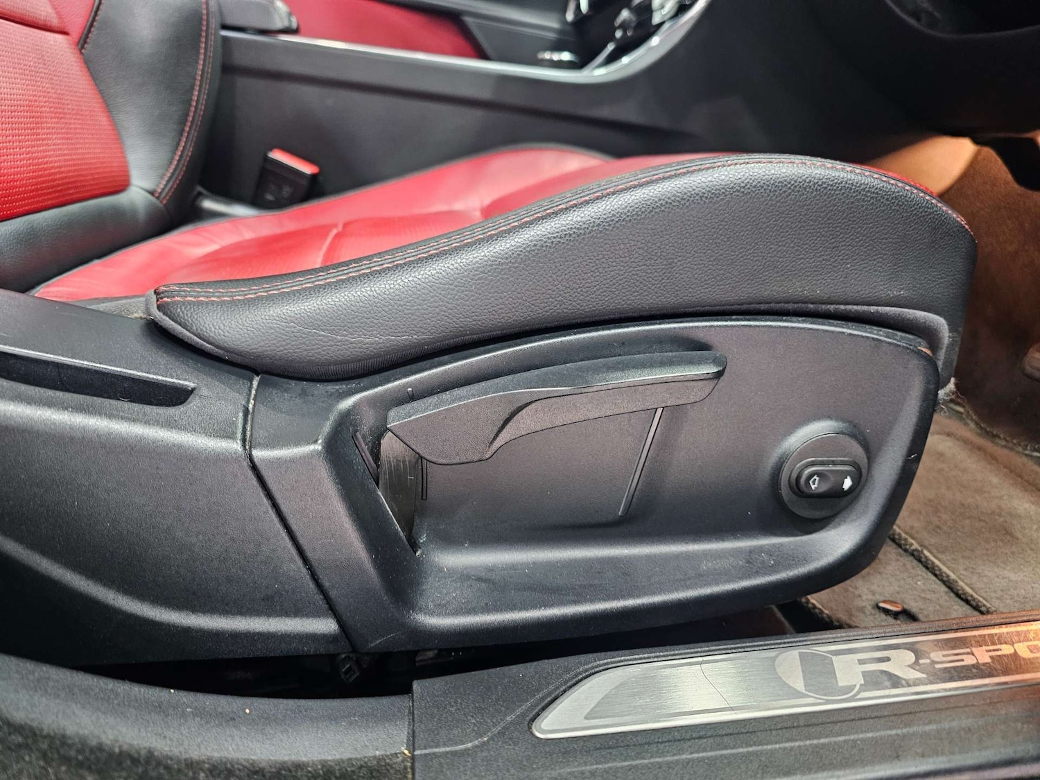 Used Jaguar XE 2016 for sale - 76972450: Photo 59