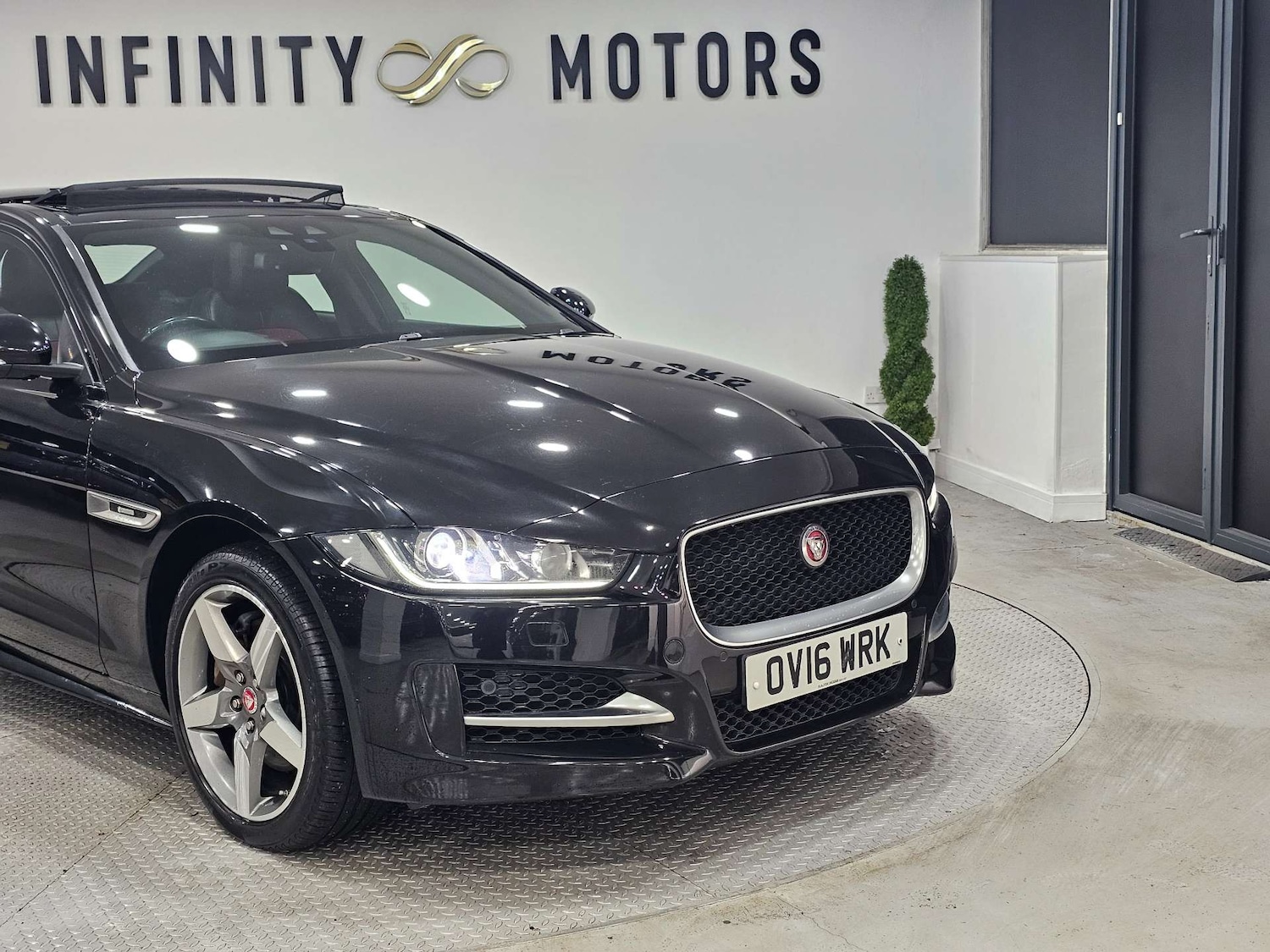 Used Jaguar XE 2016 for sale - 76972450: Photo 6