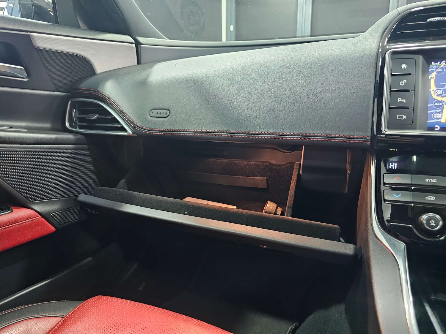 Used Jaguar XE 2016 for sale - 76972450: Photo 79