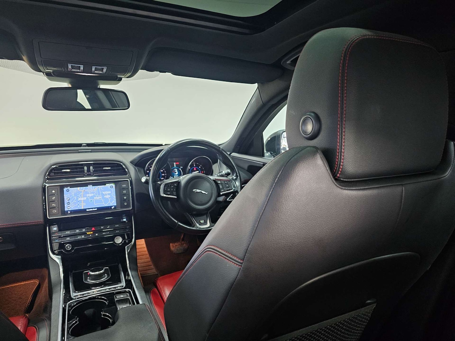 Used Jaguar XE 2016 for sale - 76972450: Photo 91