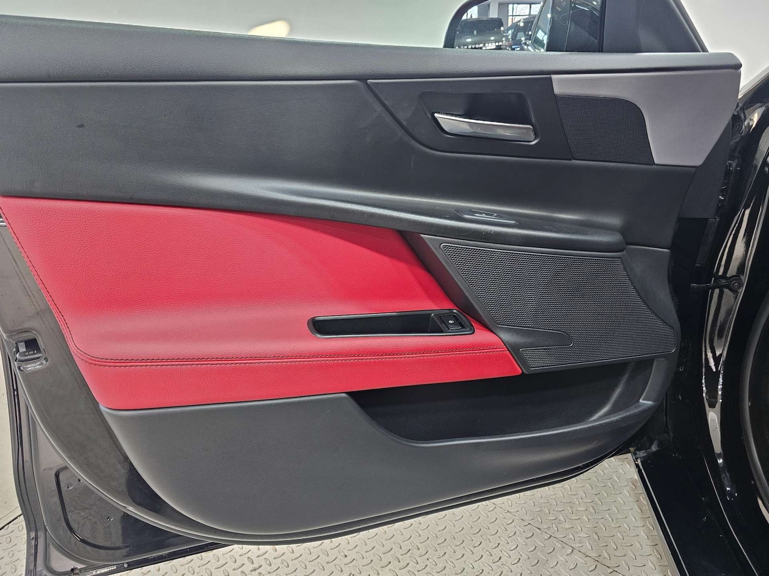 Used Jaguar XE 2016 for sale - 76972450: Photo 92