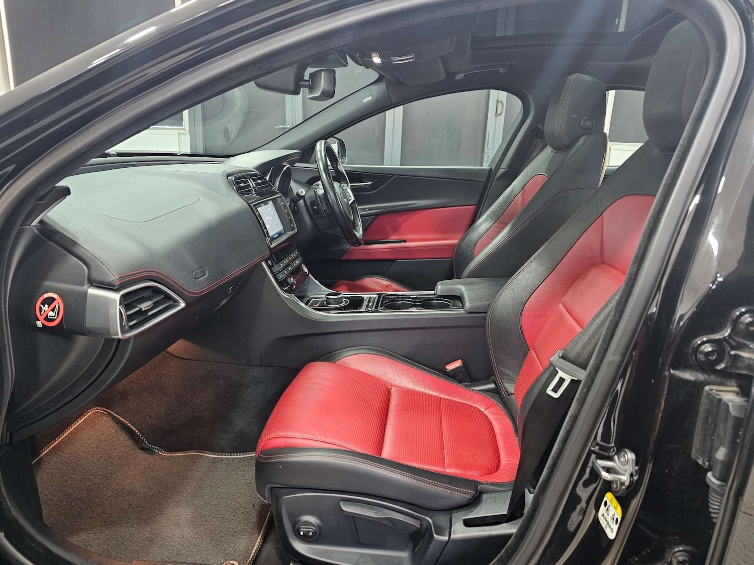 Used Jaguar XE 2016 for sale - 76972450: Photo 93